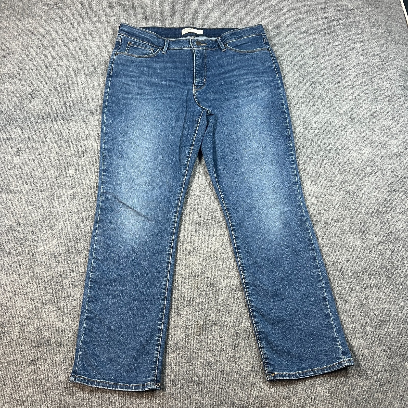 Levi's Totally Shaping Straight Fit Jeans Women 32x30 Blue Denim Cotton Mid Rise
